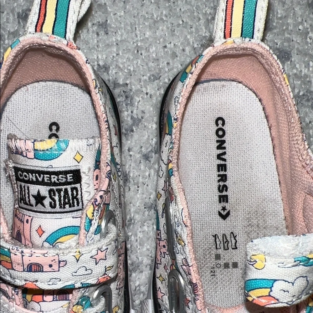 Converse Chuck Taylor All Star Rainbow Castle 2v Toddler size 4 US